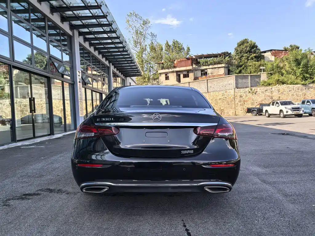 Mercedes-Benz E-Class 2022 — фото 13