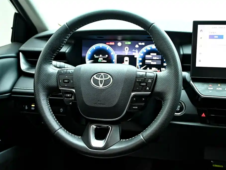 Toyota Camry 2024 — фото 19