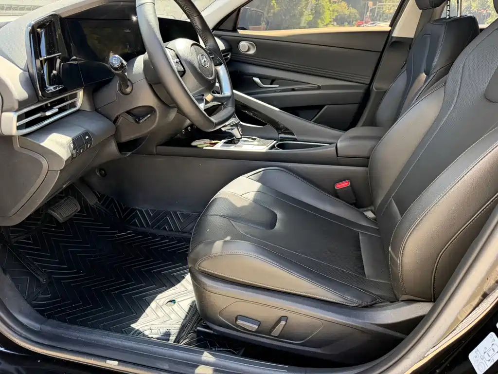 Hyundai Elantra 2022 — фото 10