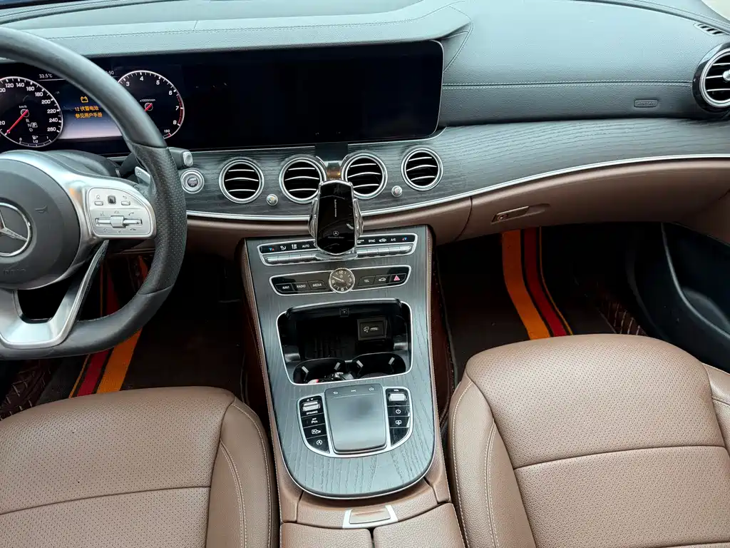 Mercedes-Benz E-Class 2020 — фото 11