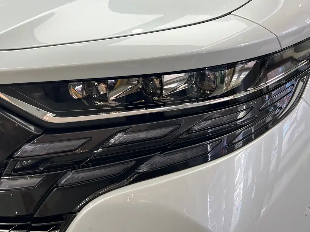Toyota Alphard 2024 — фото 2