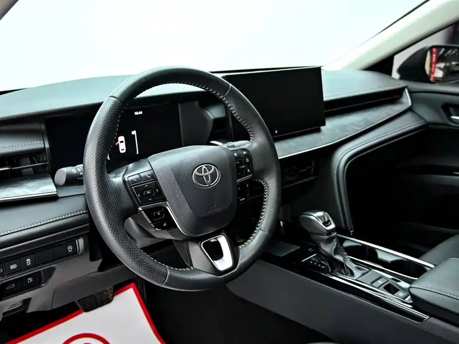 Toyota Camry 2024 — фото 15