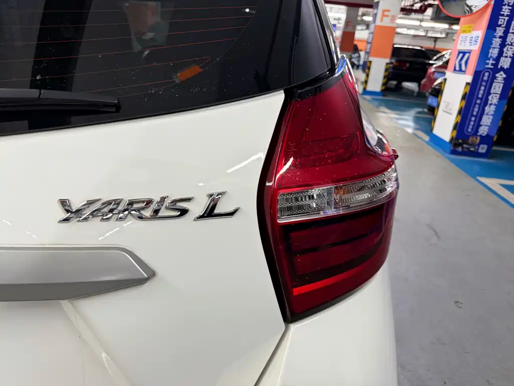Toyota Yaris L 2022 — фото 12