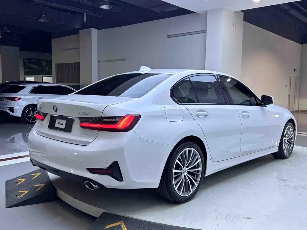 BMW 3 Series 2022 — фото 12
