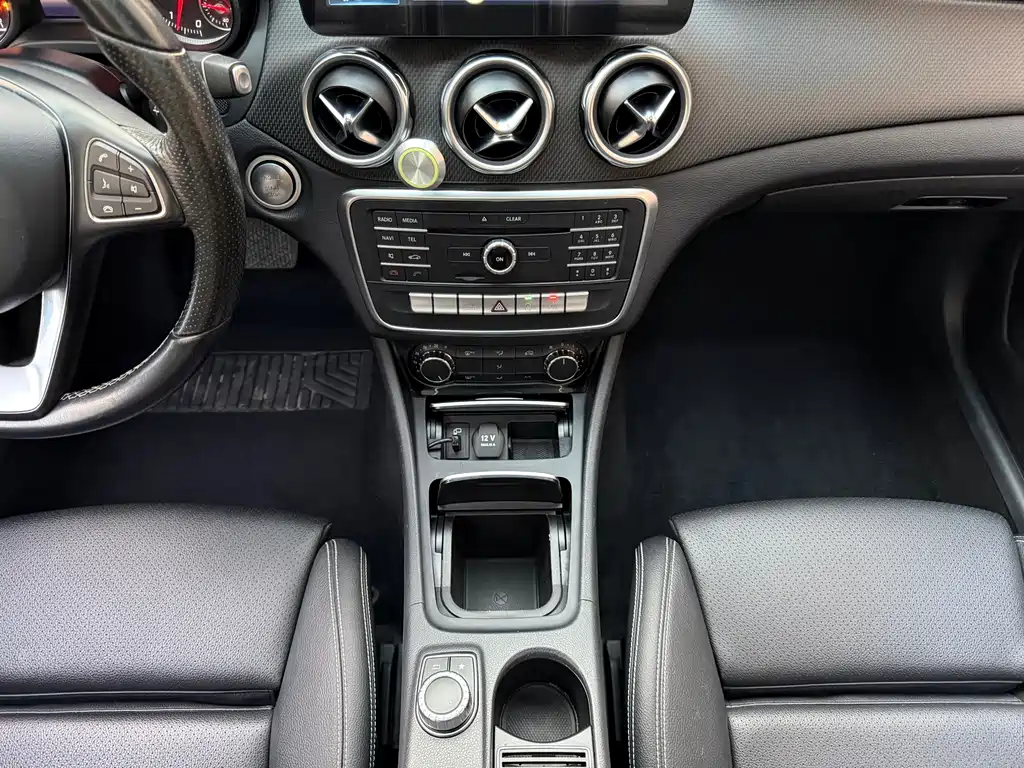 Mercedes-Benz GLA 2018 — фото 14