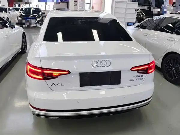 Audi A4L 2019