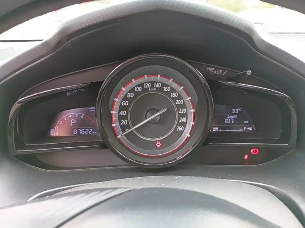 Mazda 3 Axela 2015 — фото 12