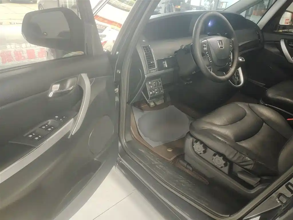 Luxgen Big 7 MPV 2015 — фото 16