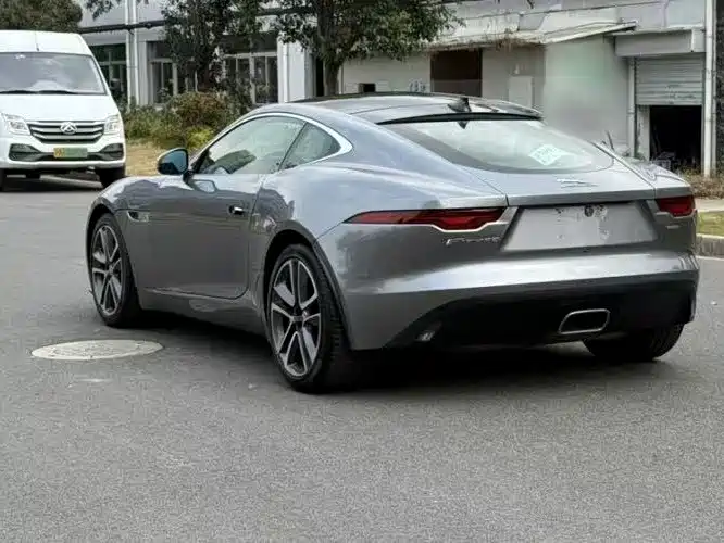 Jaguar F-TYPE 2023 — фото 8