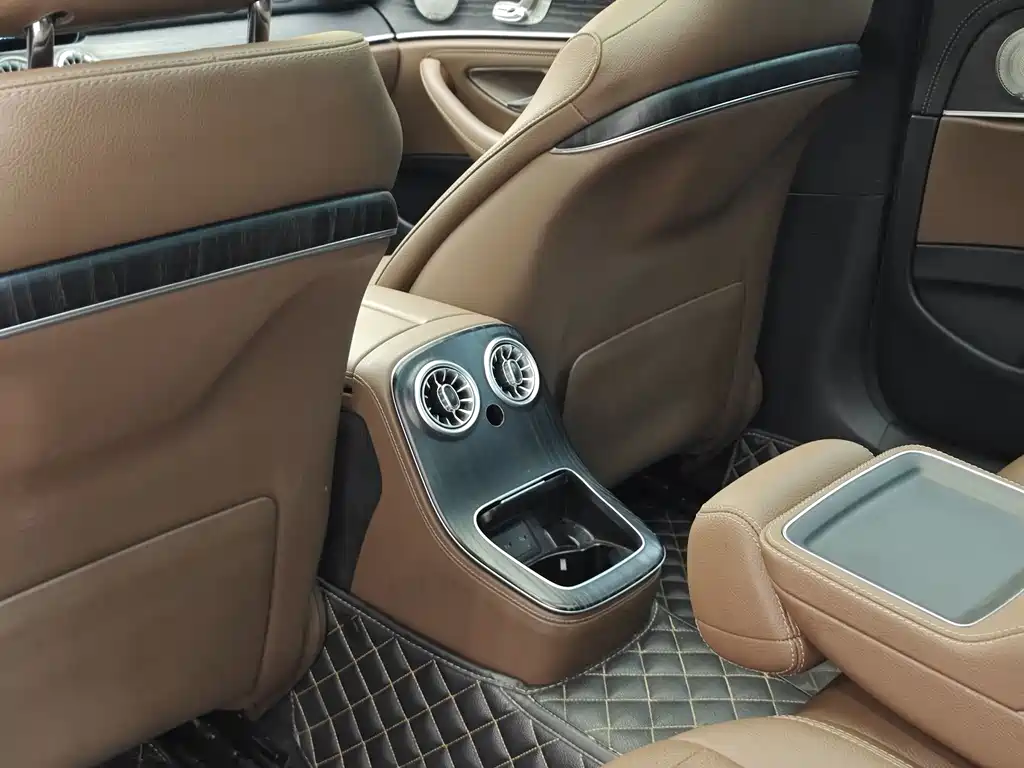 Mercedes-Benz E-Class 2023 — фото 25