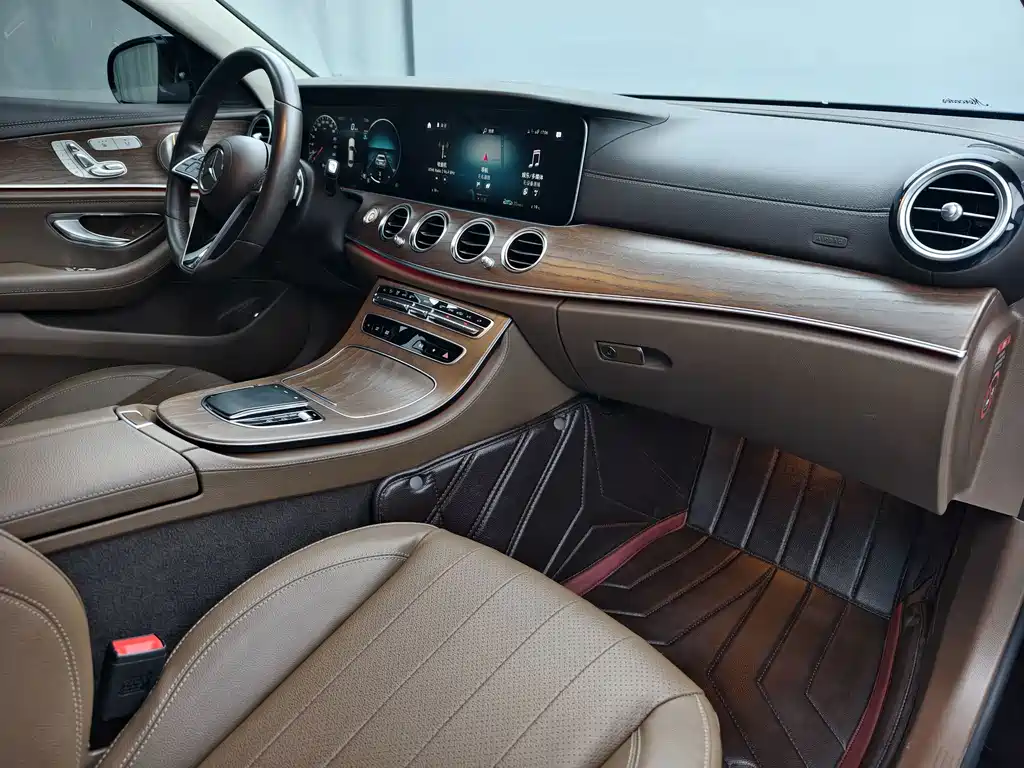Mercedes-Benz E-Class 2023 — фото 15