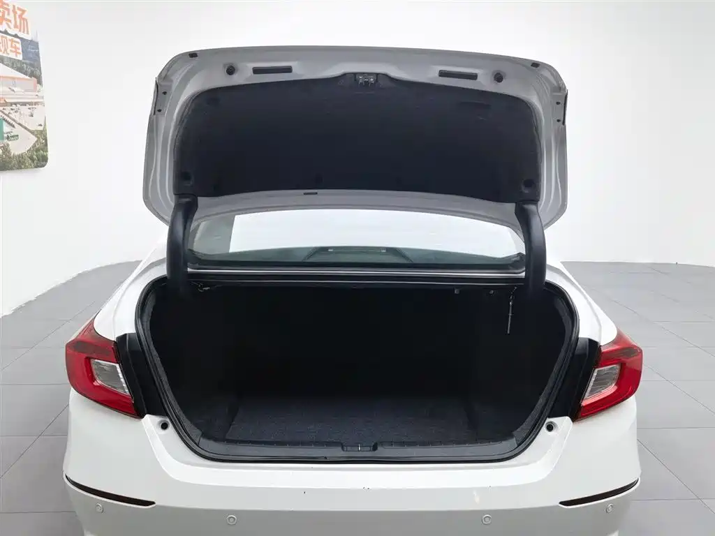 Honda Accord 2019 — фото 16