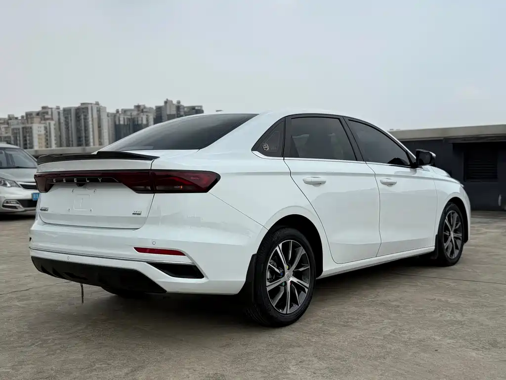 Geely Emgrand 2022 — фото 13