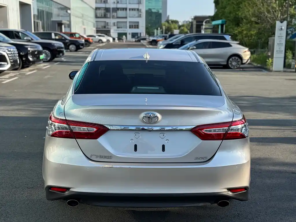 Toyota Camry 2023 — фото 5