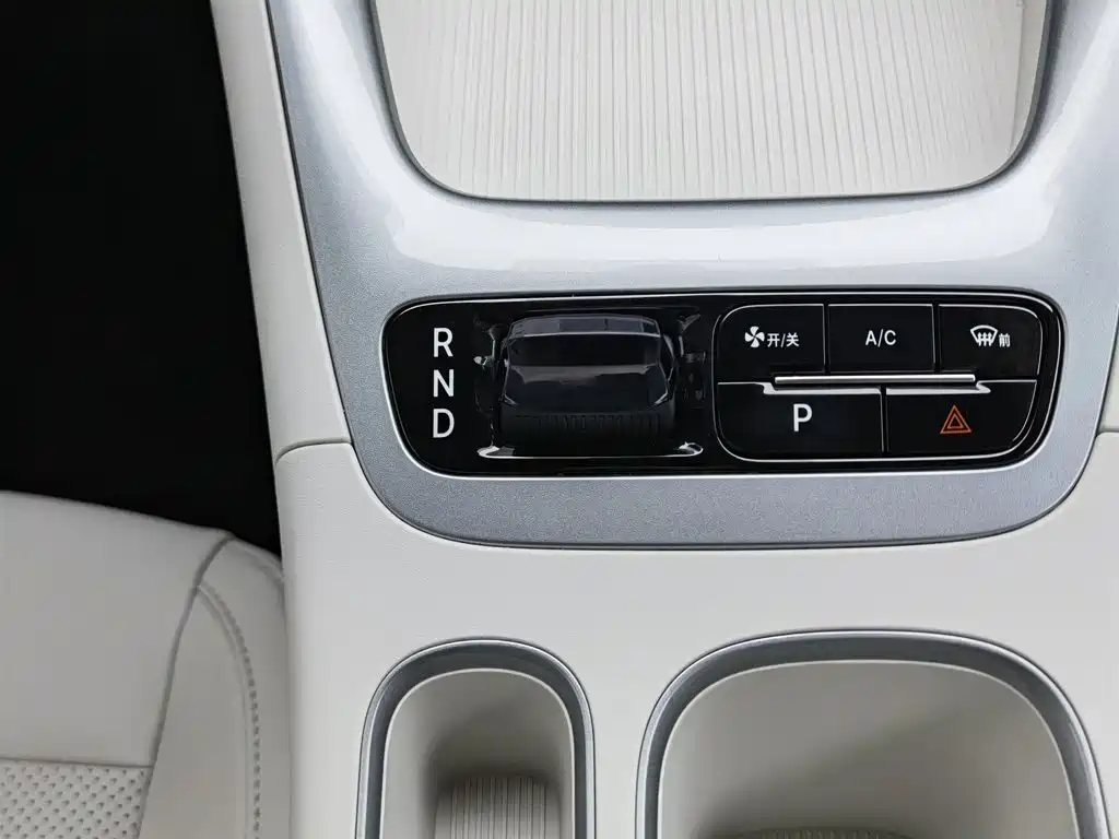 Geely Galaxy Starwish 2025 — фото 13