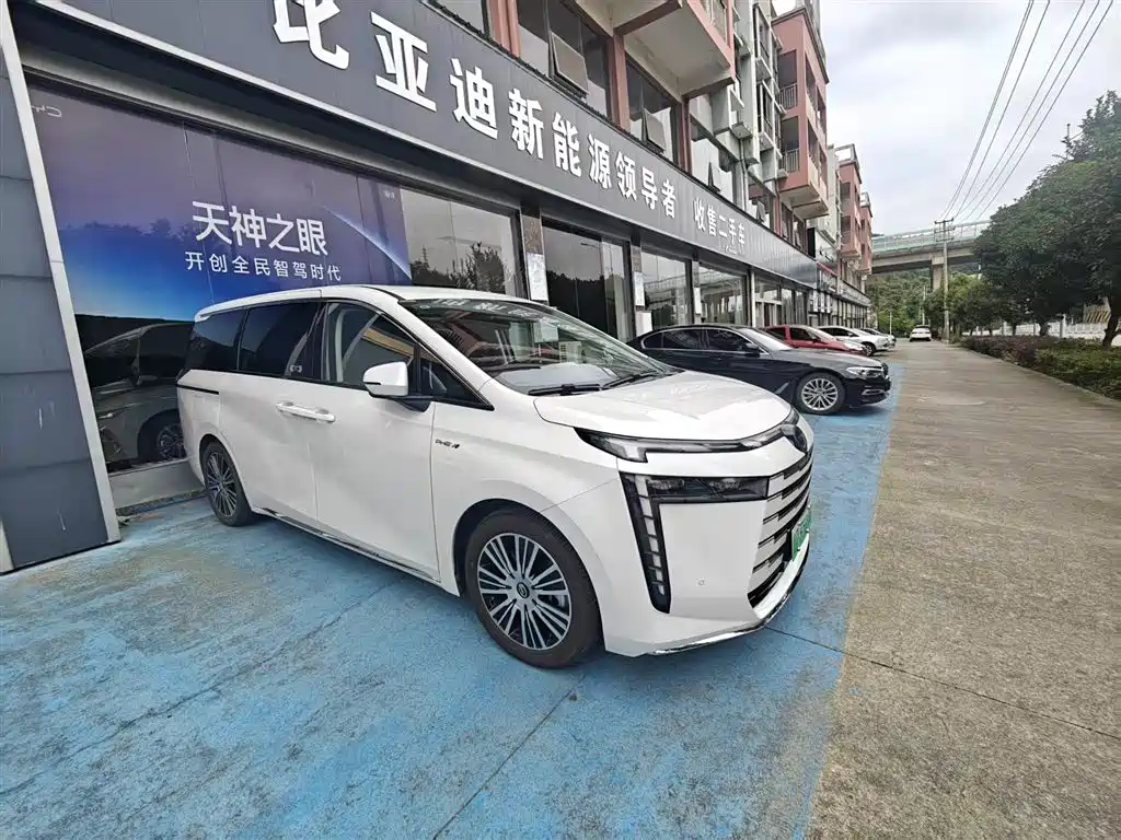GAC Motor E8 PHEV 2024 — фото 6