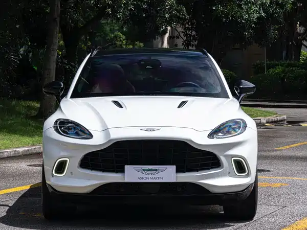 Aston Martin DBX 2023