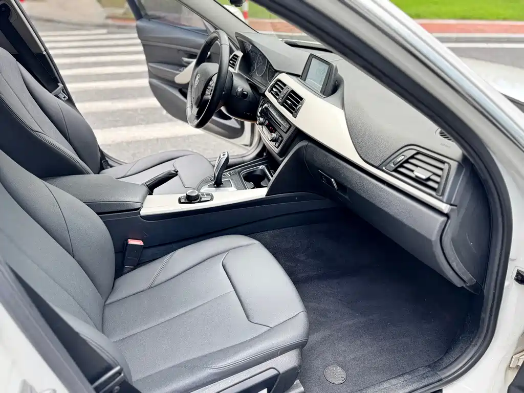 BMW 3 Series 2015 — фото 10