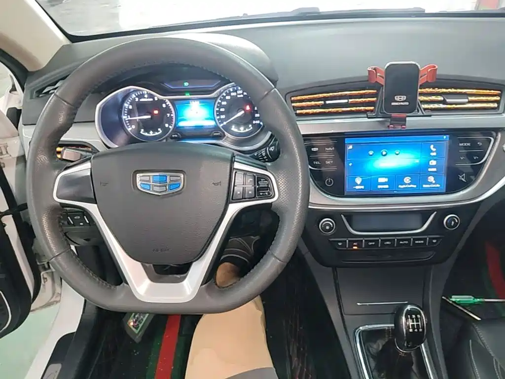 Geely Emgrand 2018 — фото 10