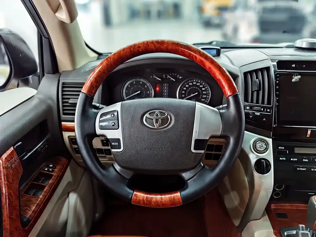 Toyota Land Cruiser 2016 — фото 6