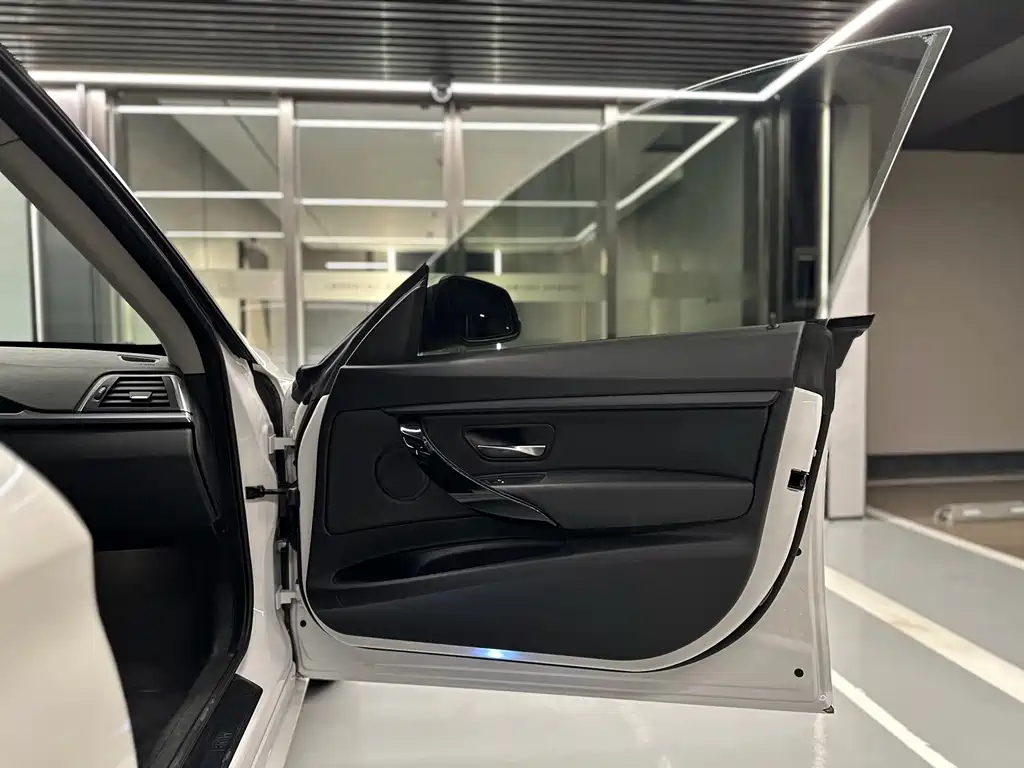BMW 3 Series GT 2018 — фото 34