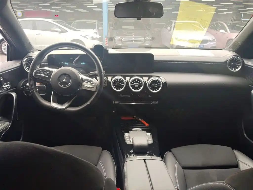 Mercedes-Benz A-Class 2022 — фото 10