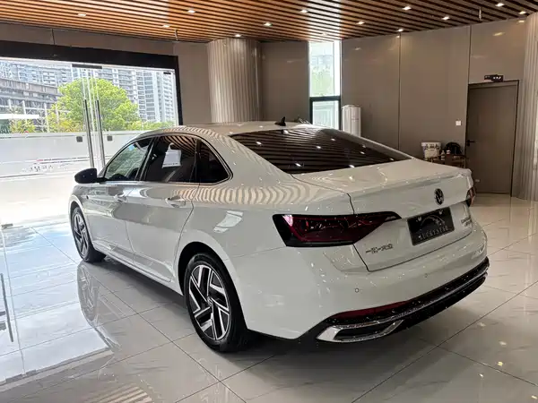 Volkswagen Sagitar 2023