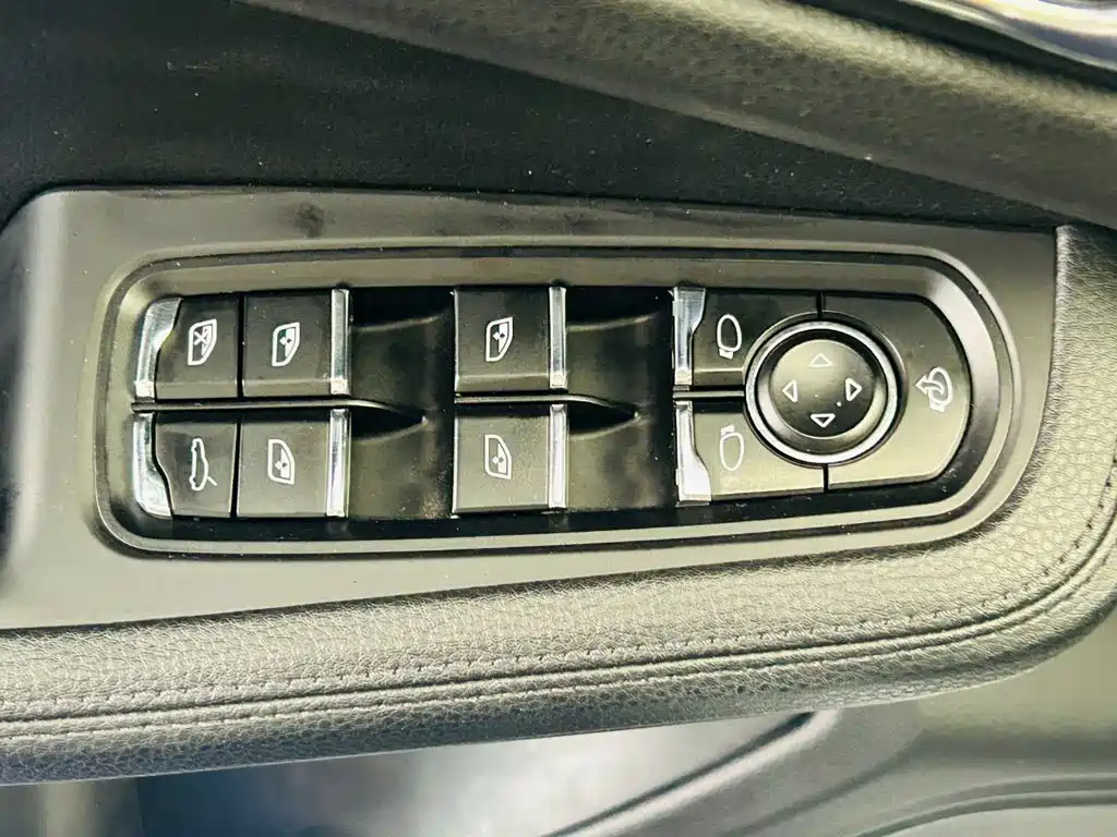 Porsche Macan 2016 — фото 18