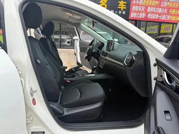 Mazda 3 Axela 2016