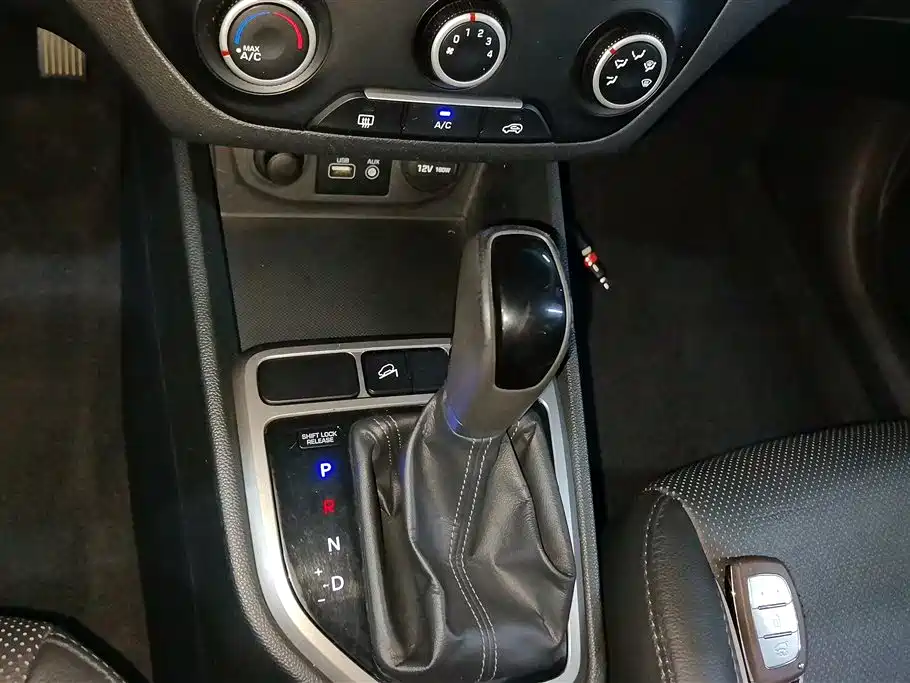 Hyundai ix25 2015 — фото 16