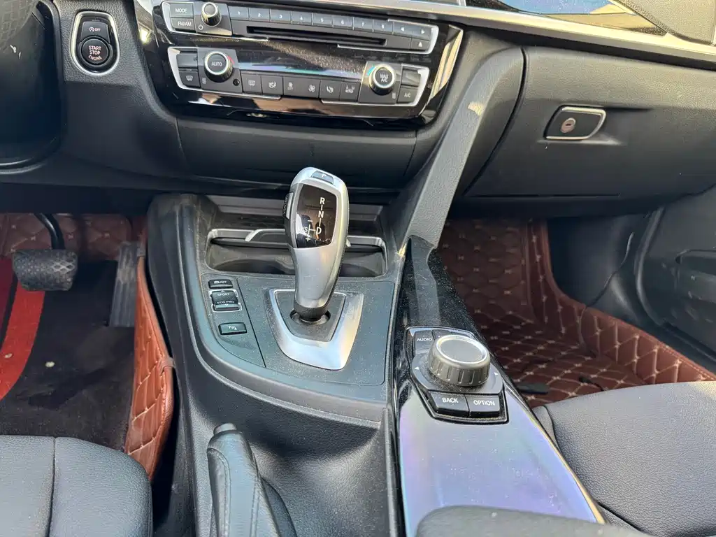 BMW 3 Series 2017 — фото 13