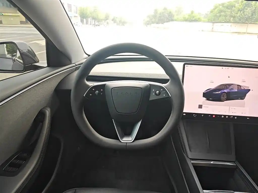 Tesla Model 3 2025 — фото 11