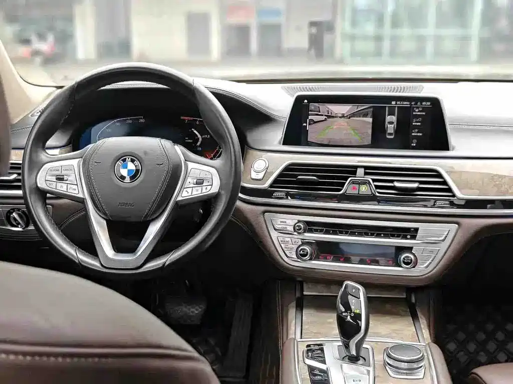 BMW 7 Series 2021 — фото 7