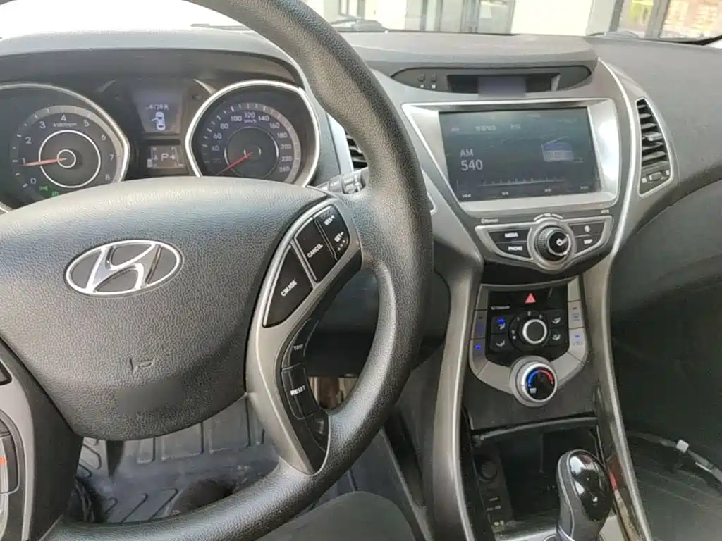 Hyundai Elantra Langdong 2017 — фото 10