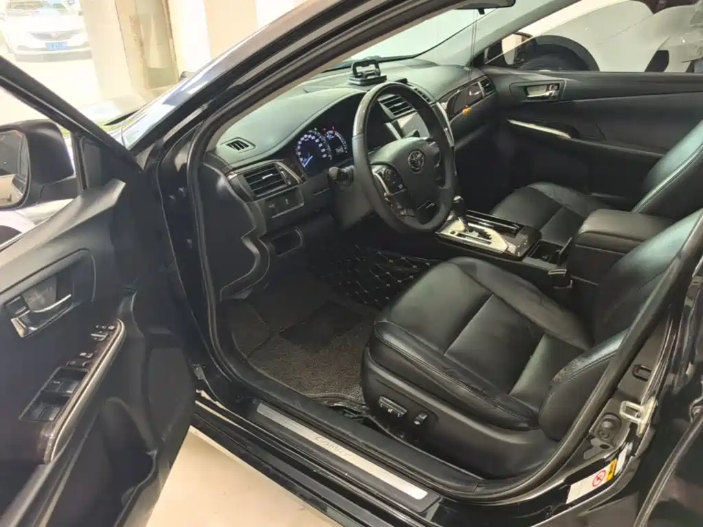 Toyota Camry 2015 — фото 16