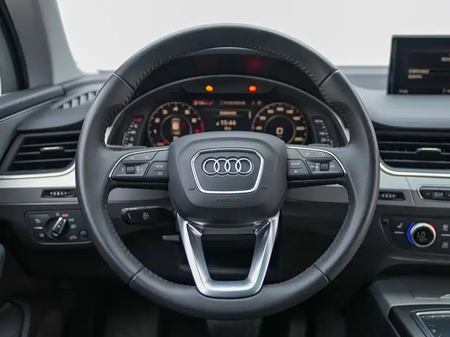 Audi Q7 2018 — фото 11