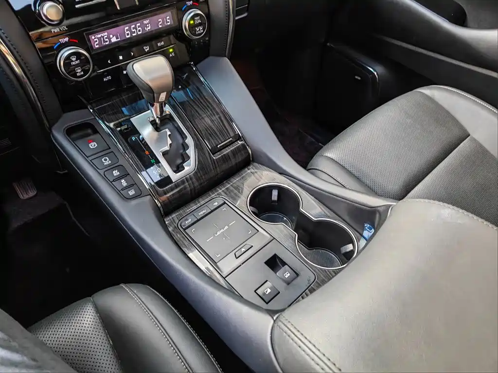 Lexus LM 2022 — фото 11