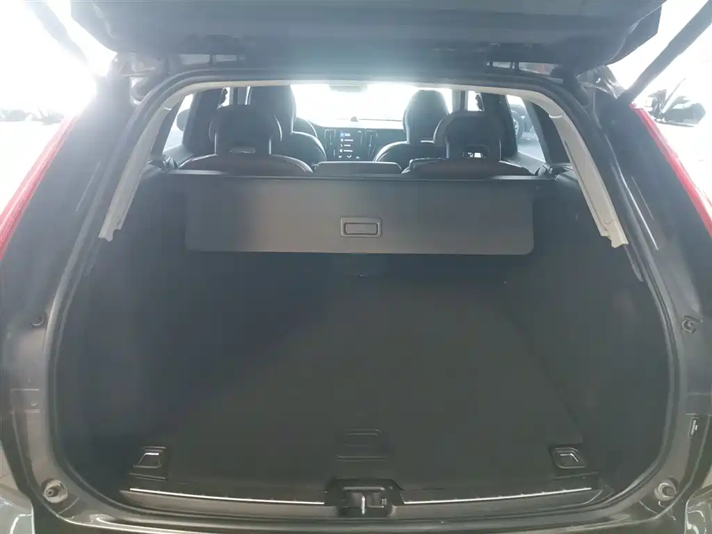 Volvo XC60 2018 — фото 19