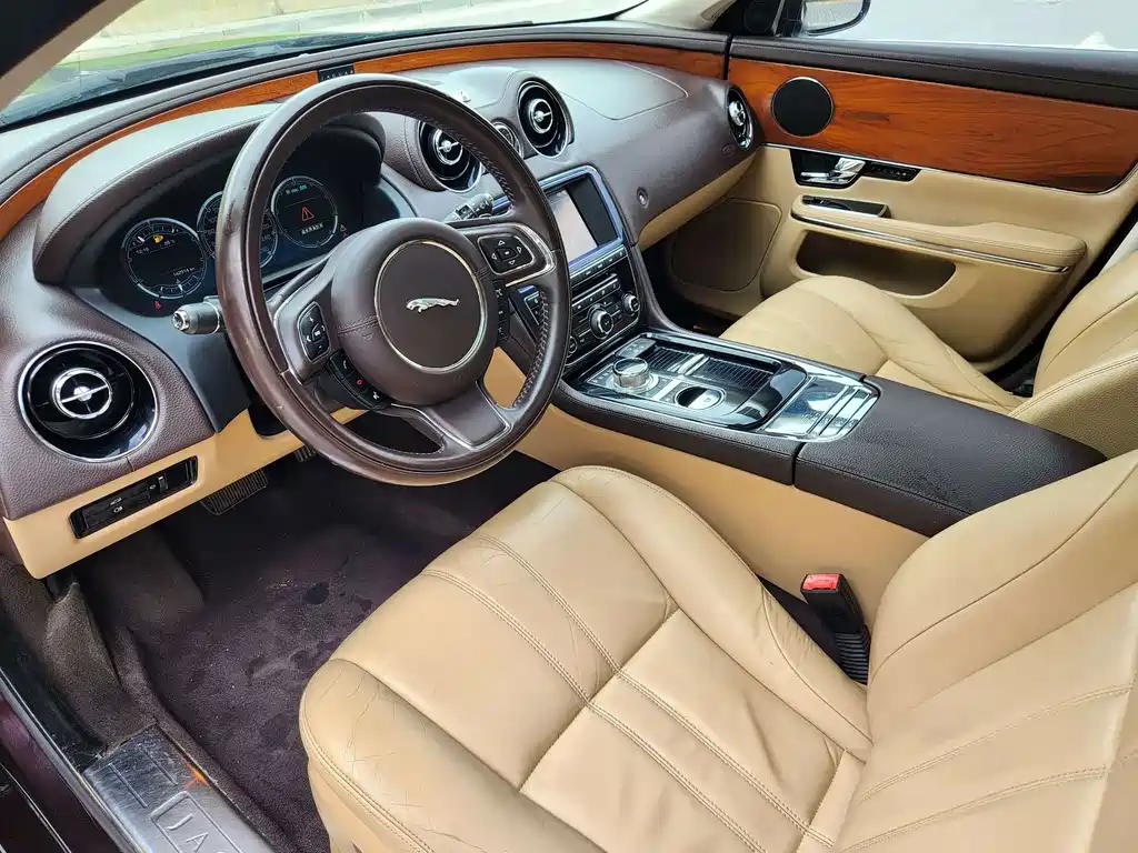 Jaguar XJ 2013 — фото 16