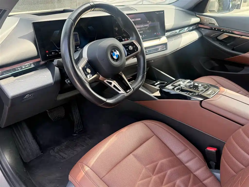 BMW 5 Series 2024 — фото 15