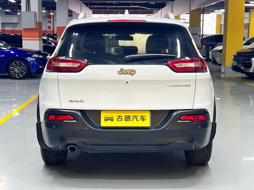 Jeep Cherokee 2016 — фото 6