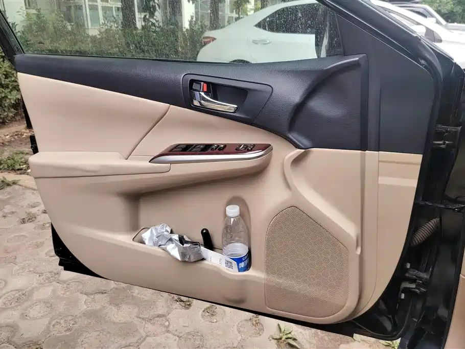 Toyota Camry 2015 — фото 7
