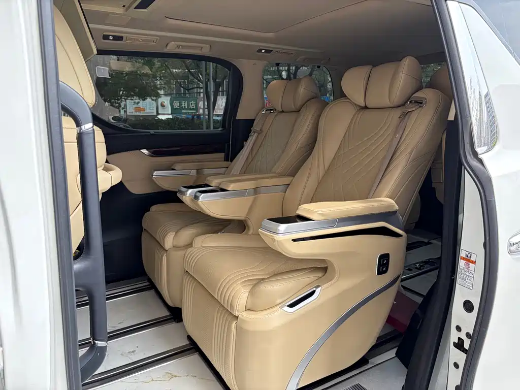 Toyota Alphard 2018 — фото 11