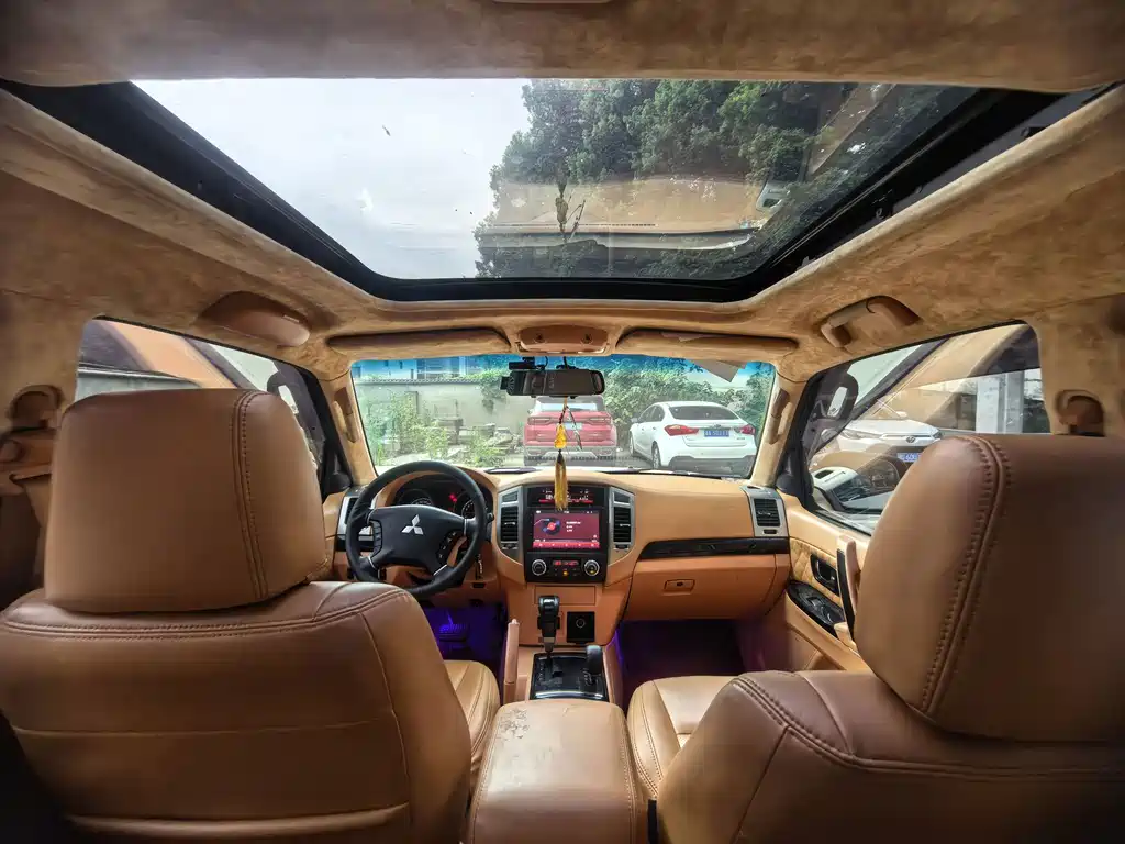 Mitsubishi Pajero 2018 — фото 15