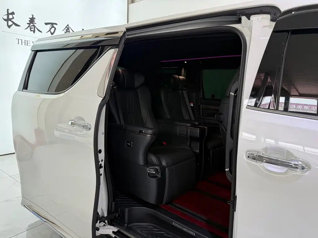 Toyota Vellfire 2023 — фото 11