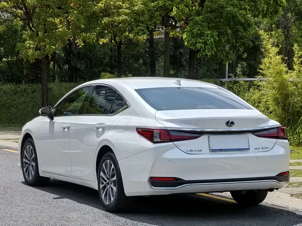 Lexus ES 2023 — фото 9