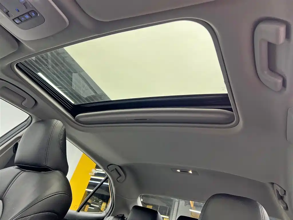Toyota Camry 2018 — фото 15