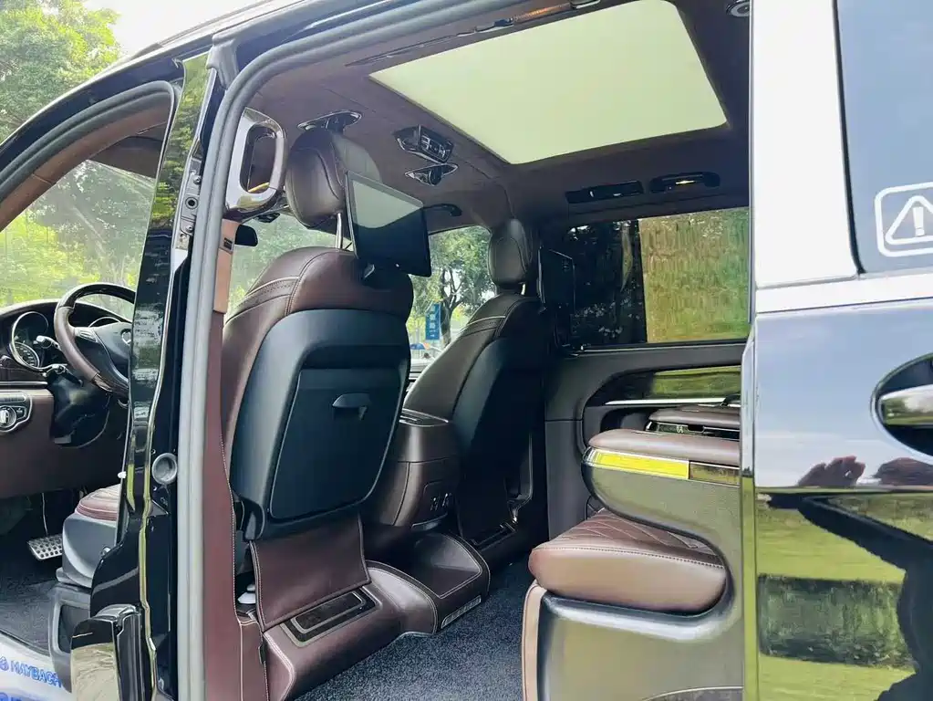 Mercedes-Benz V-Class 2020 — фото 13