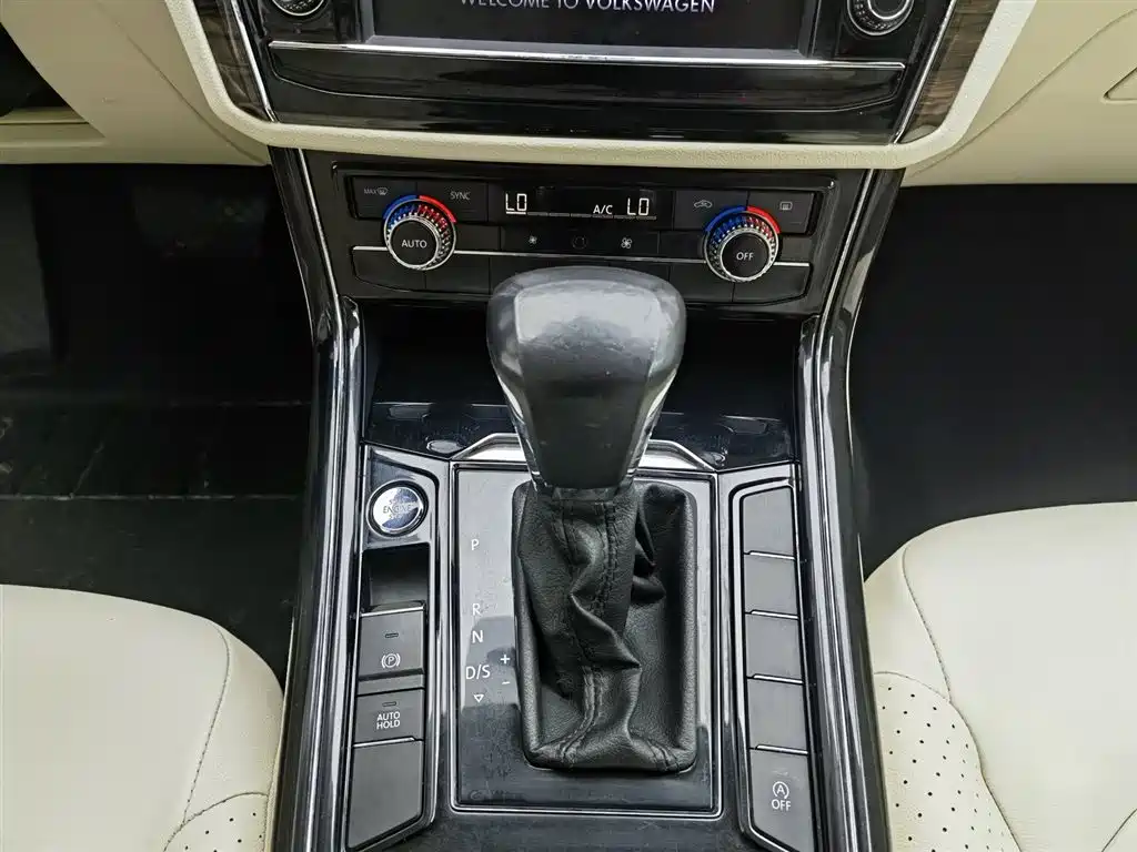 Volkswagen Phideon 2017 — фото 13