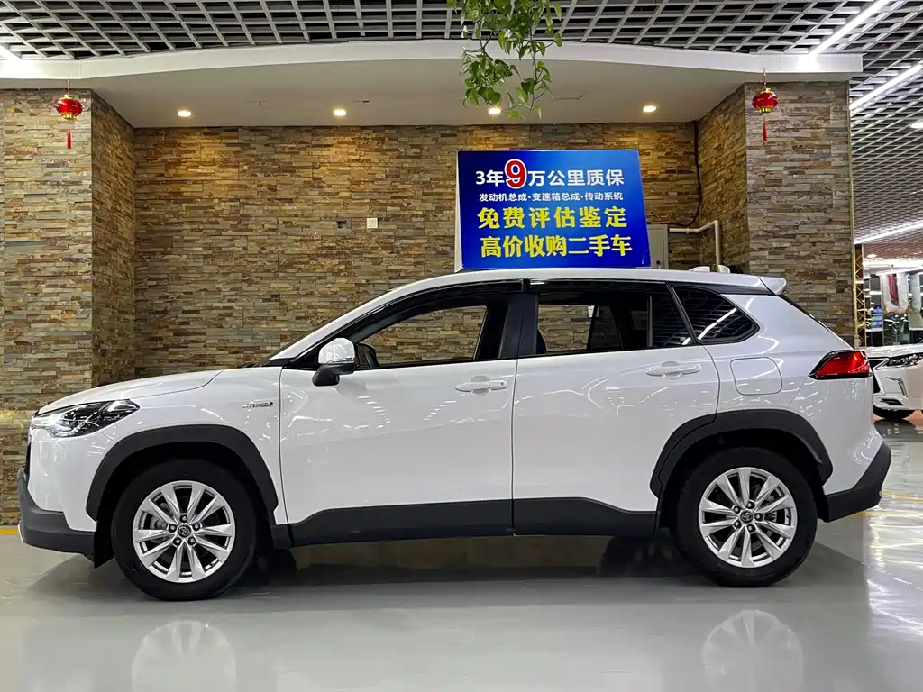Toyota Corolla Cross 2023 — фото 3
